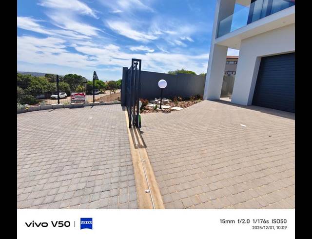 3 BEDROOM TOWNHOUSE FOR SALE IN HARTENBOS HEUWELS